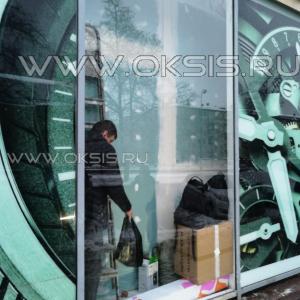 Замена витринного стекла на Ленинском проспекте в магазине ORIS